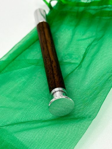 Aluminium mit Zierelement aus Kaukasischem Nussbaum