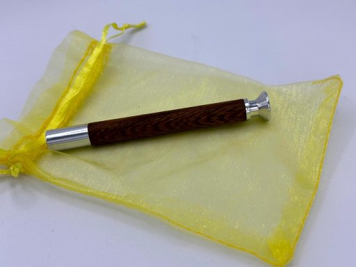 Aluminium mit Zierelement aus Wenge