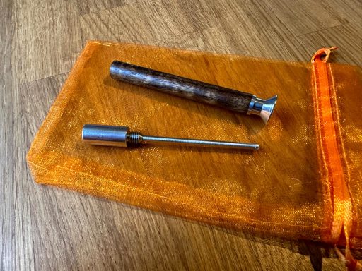 Aluminium mit Zierelement aus Zirikote